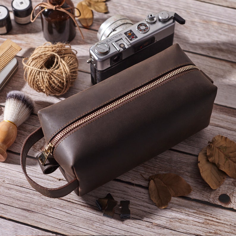 Signature Leather Dopp Kit – Groomsmen Proposal Gift
